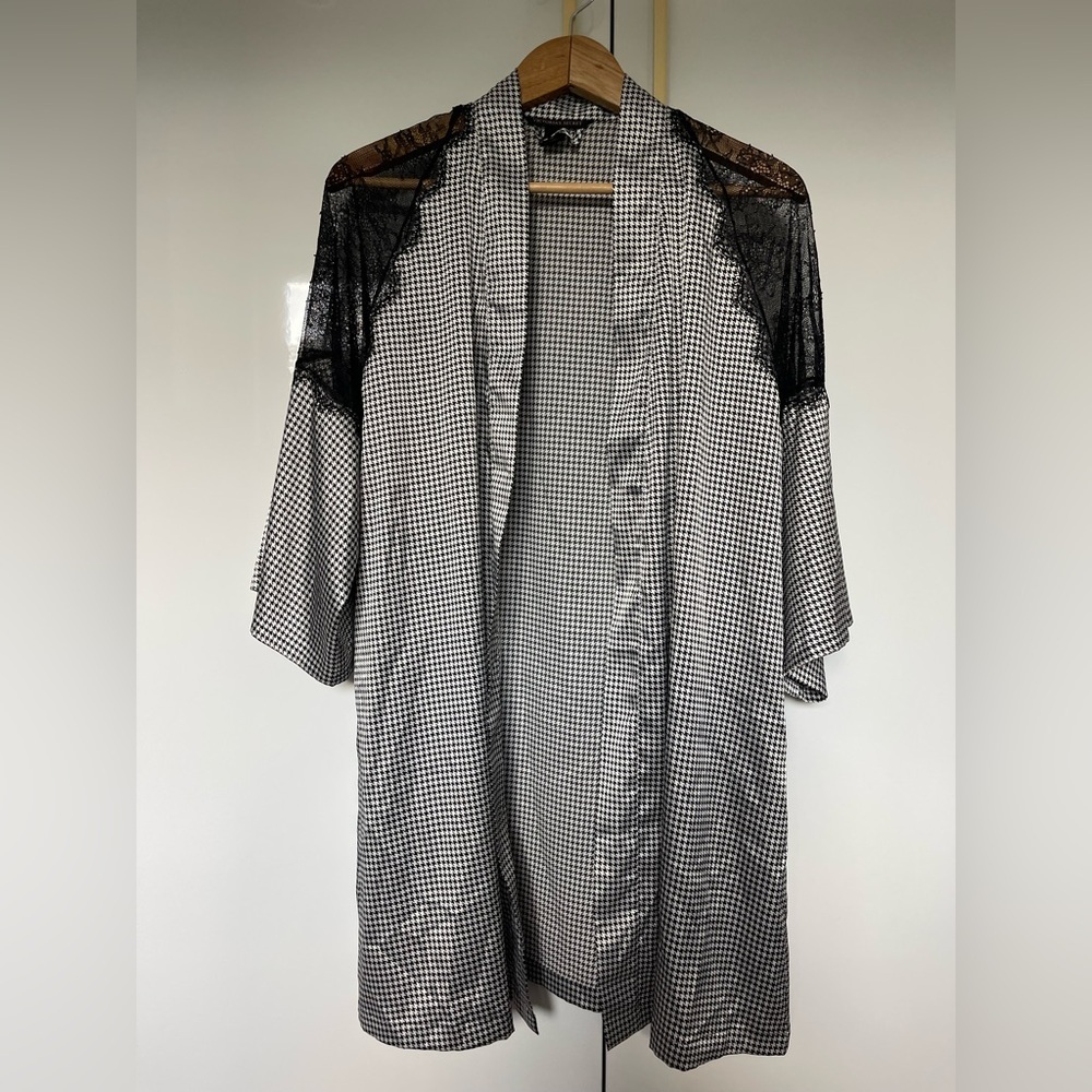 Victorias Secret satin robe houndstooth
